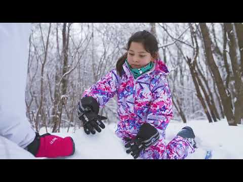 Load and play video in Gallery viewer, MCTi Kids Waterproof Ski Gloves With Polar Fleece - Easy On &amp; Off (3-12 Years)
